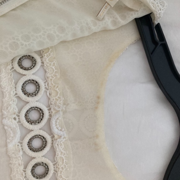 Maje white crochet and grommet dress  Maje Size 2 which equals a 38 or M - Picture 8 of 8